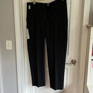 NWT Men’s Haggar classic fit black khakis. 36 waist 32 length 36x32.